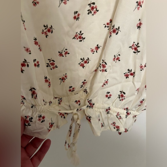 New with tags floral cinched waist tie top - Picture 2 of 6